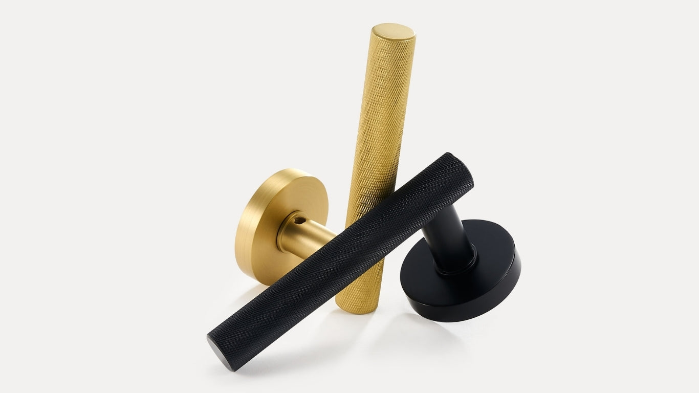 Poignée de porte 308A-242 | Moleté | Noir