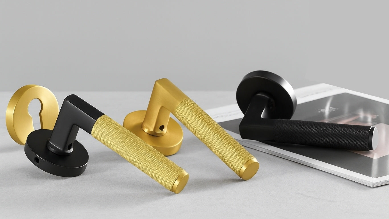 Poignée de porte 308A-243 | Moleté | Laiton