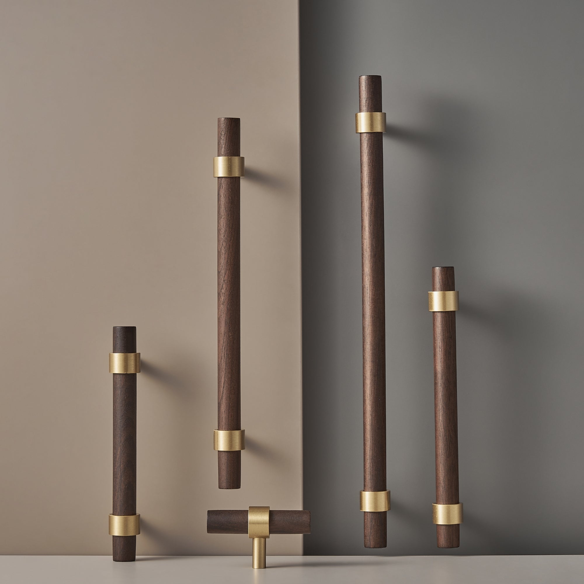 Håndtak CH025W | Valnøtt + Messing