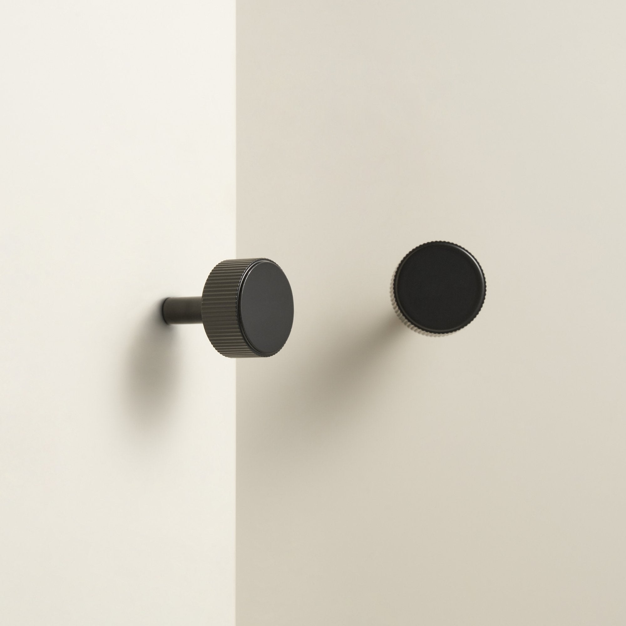 Pomello CH052 | Zigrinato | Nera
