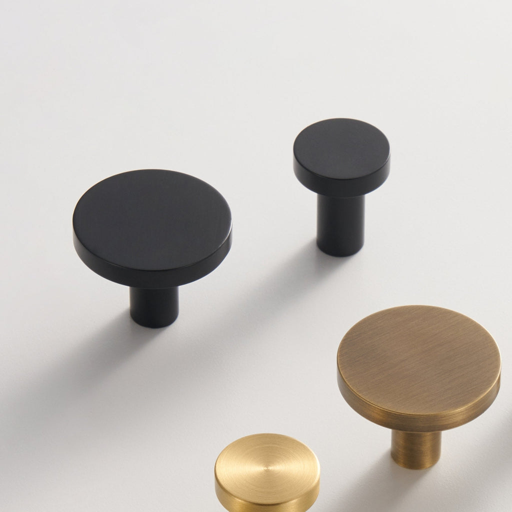 knopp/krok ch058 i svart finish - detalj