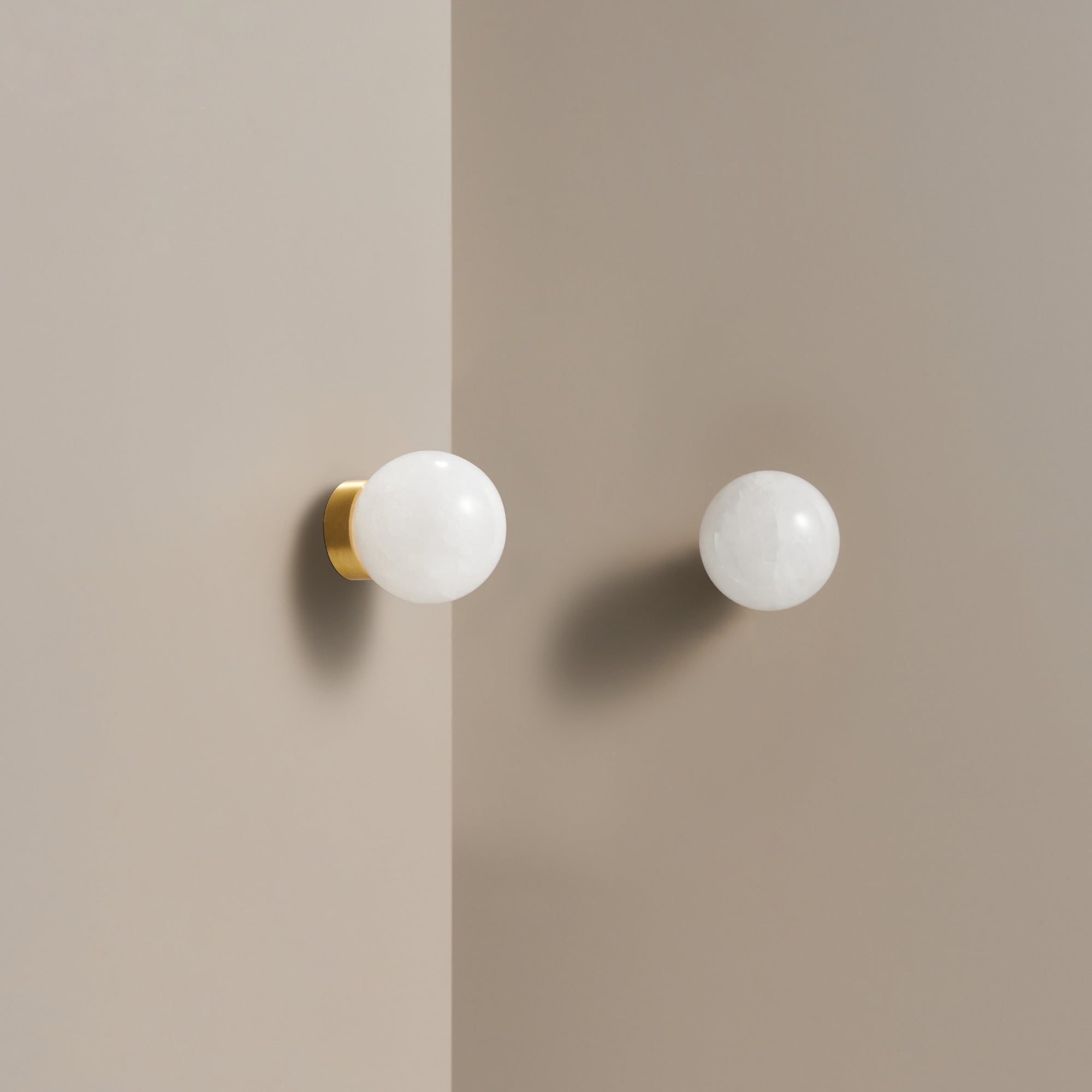 Knopp ch067 i vit sten