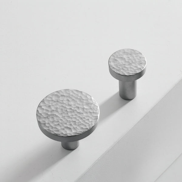 Knopp 1051 i hamrad krom