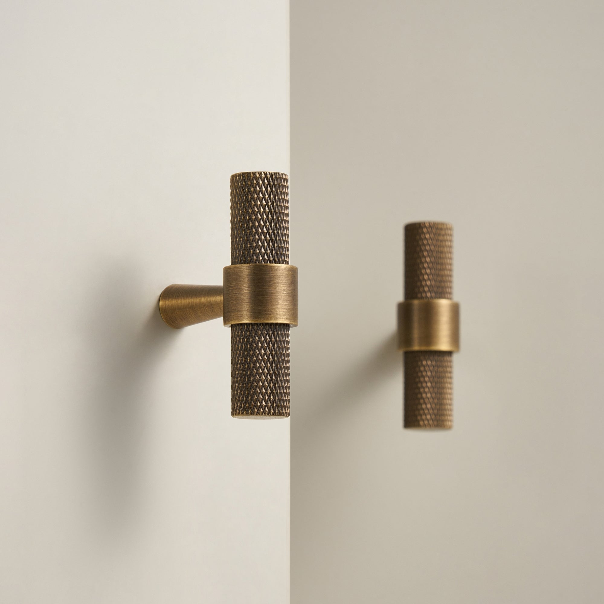 T-bar CH016 | Riflet | Antikk Messing