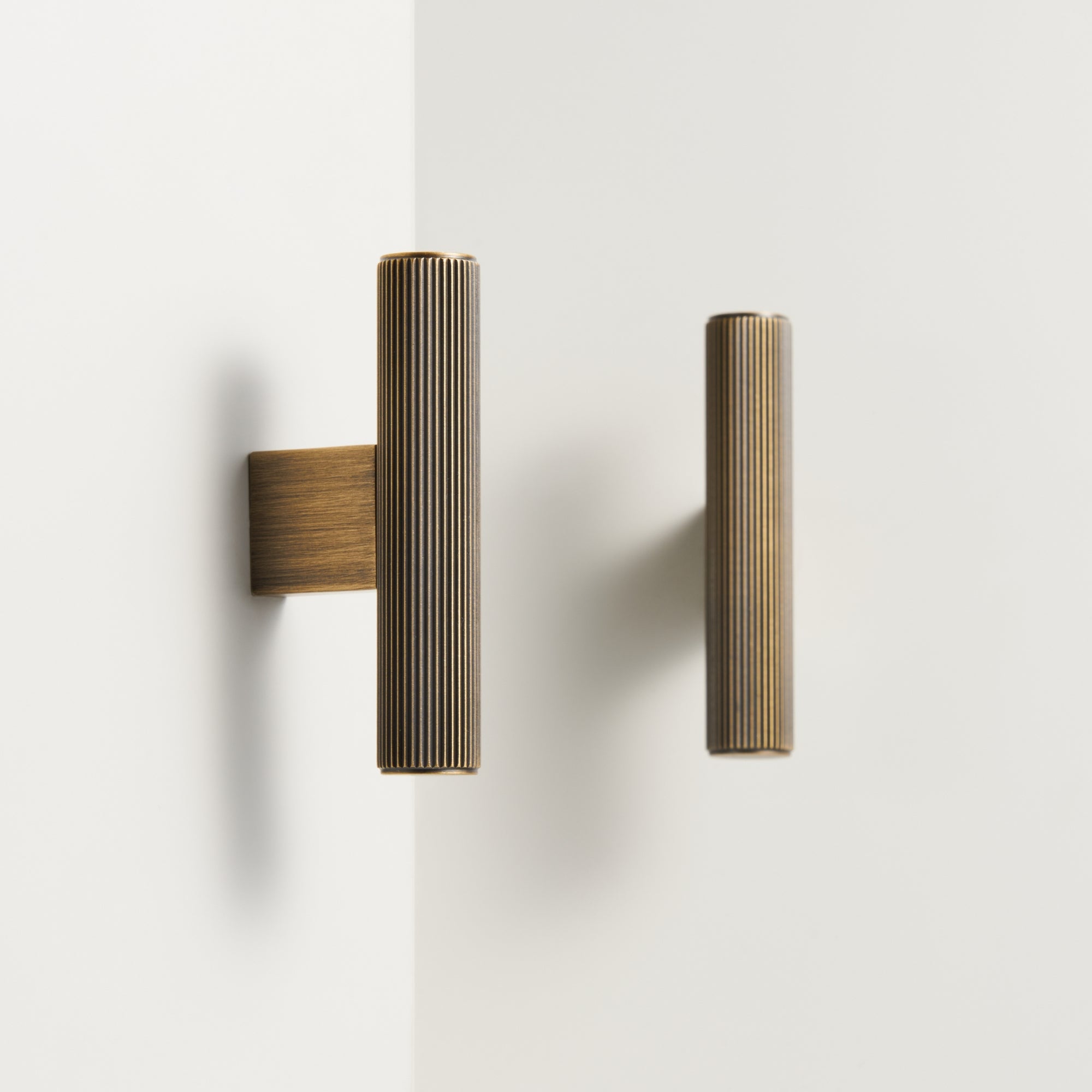 Barra a T CH052 | Zigrinata | Ottone Antico